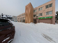 雪に囲まれた建物外観