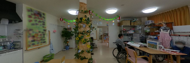 活気ある介護施設の日常風景