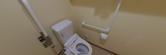 ゆとりある安全な介護用トイレ