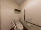 バリアフリー設計のトイレ空間