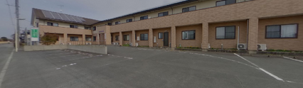 一階建ての介護施設外観