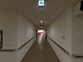 清潔で広い廊下