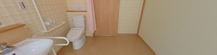 ゆったりとした介護施設のトイレ