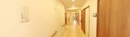 介護施設内の廊下と部屋