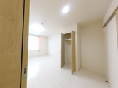 介護施設の室内廊下と部屋