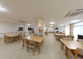 清潔感のある広々とした食堂