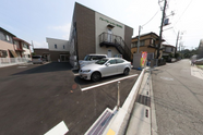 介護施設の外観とアクセス道