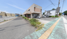 介護施設の外観と近隣風景