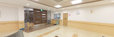 介護施設内の快適なリビングエリア