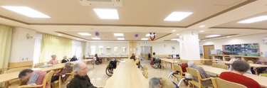 広々とした施設の共用スペース