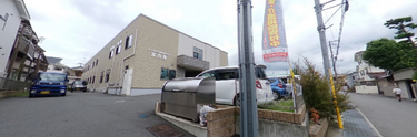 落ち着いた街角の介護施設