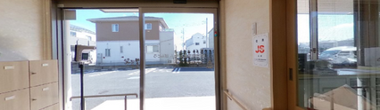 介護施設の入り口と内観