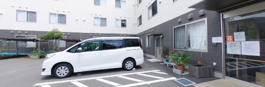 清潔な介護施設の外観