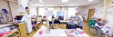 活気ある介護施設の日常風景