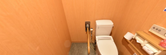 介護施設のトイレと手すりの概観