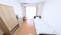 整った設備の介護施設の部屋