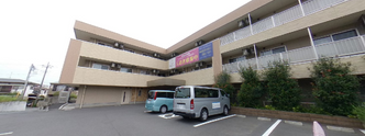 介護施設外観とその周辺