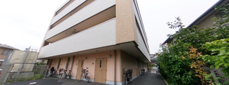 介護施設外観、入口付近
