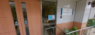 介護施設入口の全景