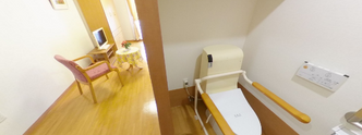 キレイで機能的な介護施設の室内
