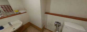 介護施設のトイレ設備と手すり