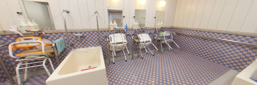 介護施設内の清潔な浴室