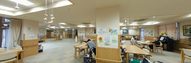 介護施設の居心地の良いリビングエリア