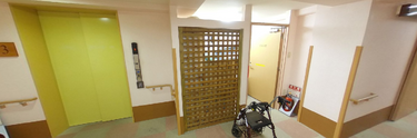職員用通路と入居者の居室入口