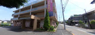 清潔感のある介護施設外観