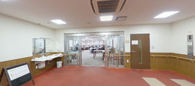 介護施設内の広々とした廊下