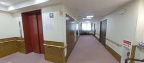 介護職向けの施設内廊下
