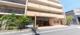清潔感ある介護施設の外観