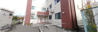 介護施設外観、職員用駐輪場