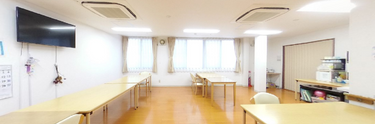 職場となる清潔な介護施設の内観