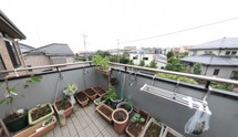 屋上ガーデンの有る介護施設
