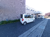 快適な施設外観と車両