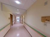 施設内の綺麗な廊下の風景