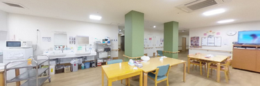 キレイで広い介護施設の共用部