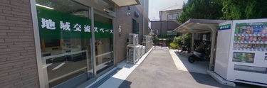 介護施設正面入り口の外観