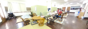 ケア施設の居心地の良い共用エリア
