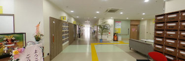 清潔感あふれる介護施設の受付