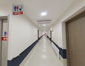 介護施設内の廊下の風景