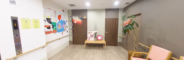 介護施設の入り口と受付
