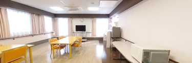 介護施設内の食堂と憩いの場