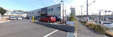 介護施設の入口と周辺