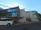 明るい外観の建物