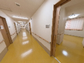 清潔感ある施設の通路