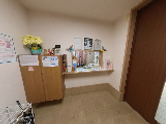 アクセント壁飾りの廊下