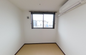 明るく広々とした居室