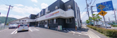 商店街の風景を含む街角